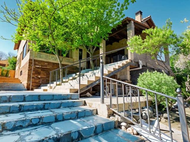 Chalet en venta en Campo Real, Madrid