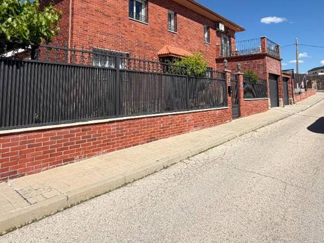 Chalet en venta en Campo Real, Madrid