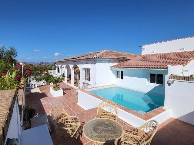Villa en venta en Canillas De Aceituno