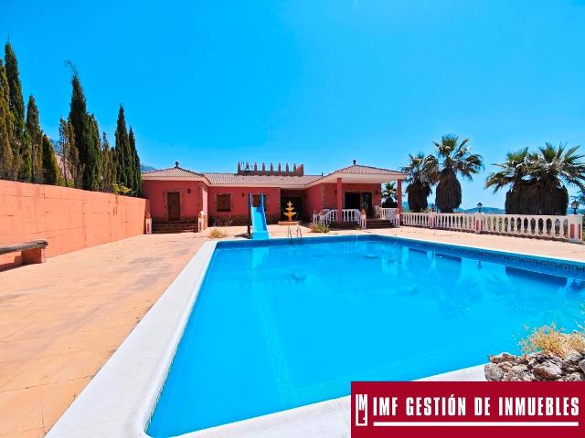 Villa en venta en Canillas De Aceituno