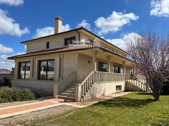 Villa en venta en Carbajosa De La Sagrada, Albahonda IV