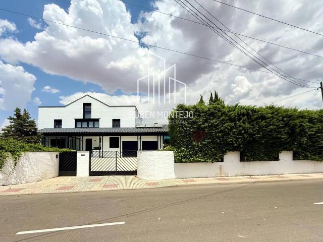Villa en venta en Carbajosa De La Sagrada, Albahonda IV