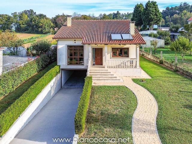 Chalet en venta en Baños Vellos, Carballo