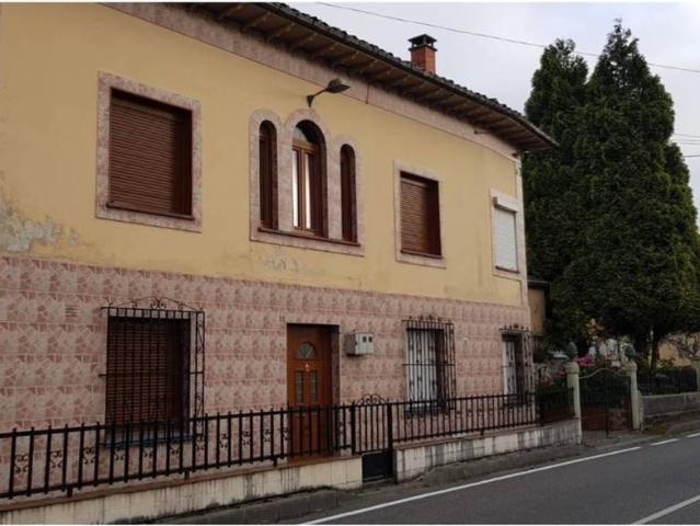 Chalet en venta en Santolaya, Siero