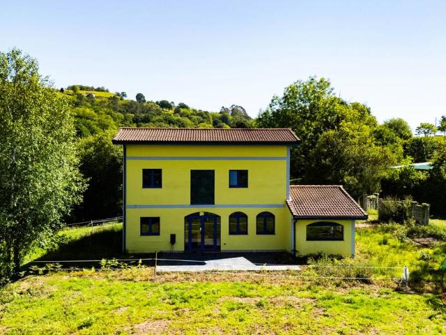 Chalet en venta en Santolaya, Siero
