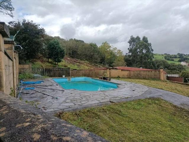 Chalet en venta en Santolaya, Siero