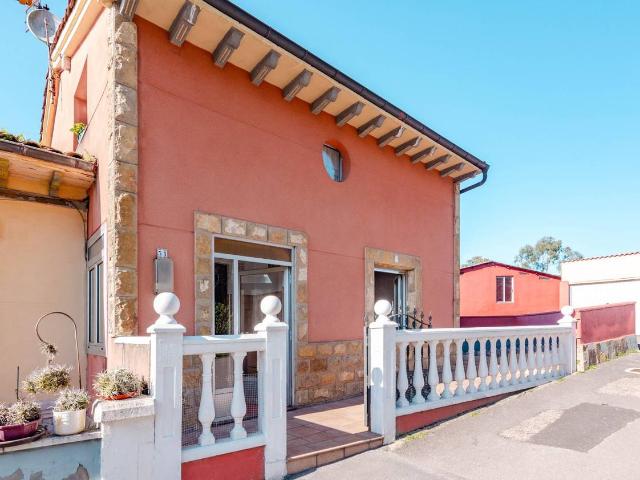 Chalet en venta en Santolaya, Siero