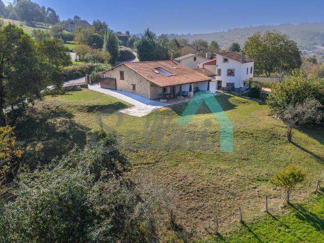 Chalet en venta en Santolaya, Siero
