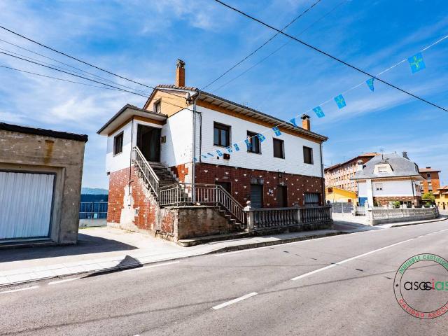 Chalet en venta en Santolaya, Siero