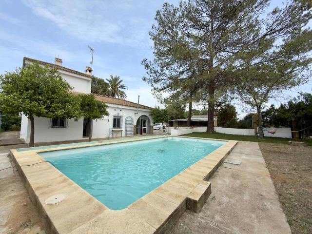 Chalet en venta en Carmona, Andalucía