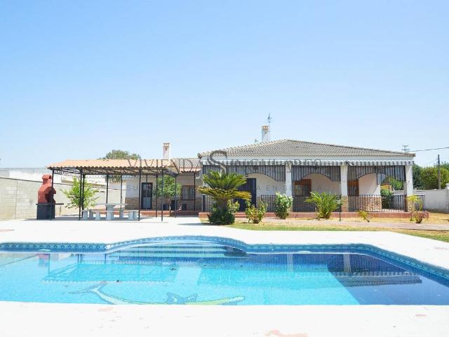 Chalet en venta en Carmona, Andalucía