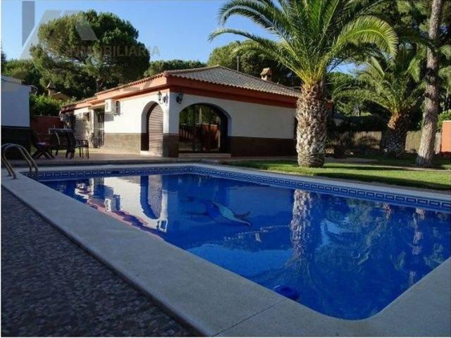 Chalet en venta en Carmona, Andalucía
