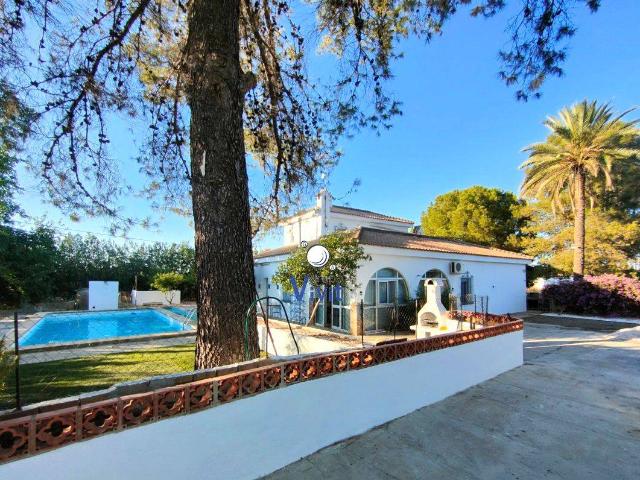 Chalet en venta en Carmona, Andalucía