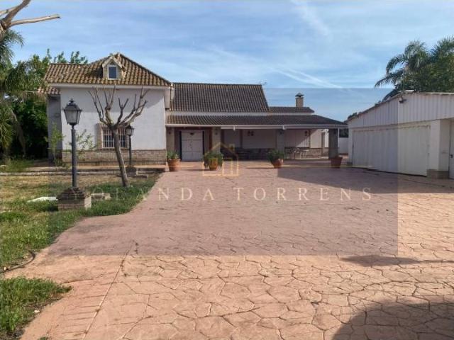Chalet en venta en Carmona, Andalucía