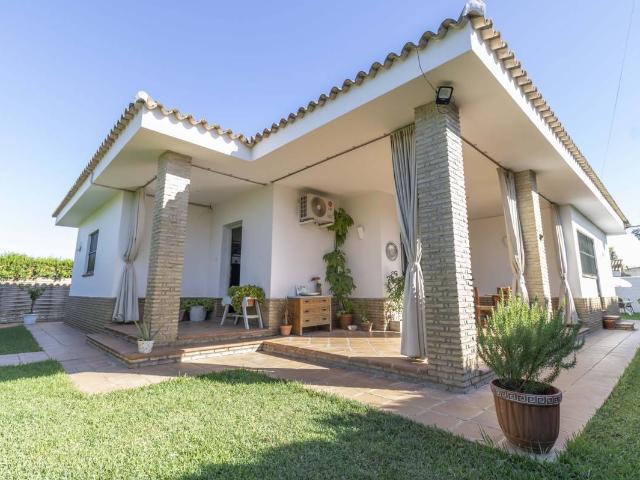 Chalet en venta en Carmona, Andalucía