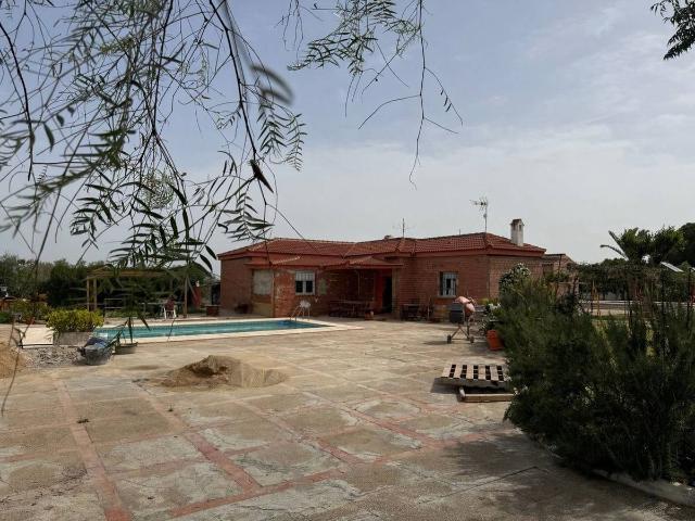 Chalet en venta en Carmona, Andalucía