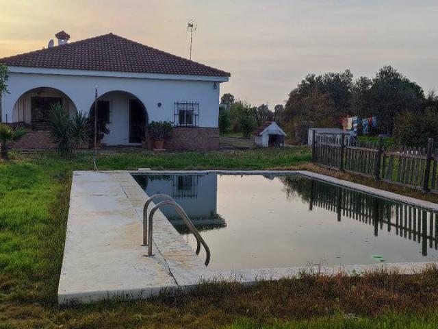 Chalet en venta en Carmona, Andalucía