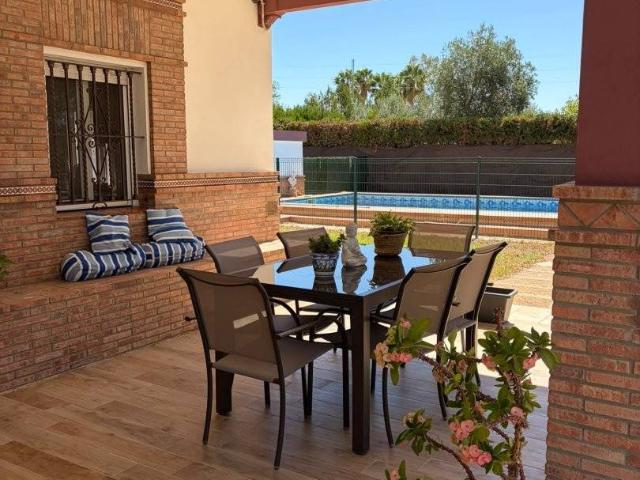 Chalet en venta en Carmona, Andalucía