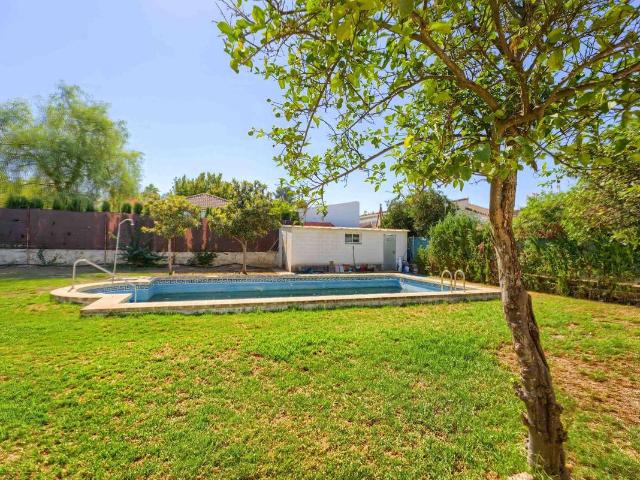 Chalet en venta en Carmona, Sevilla