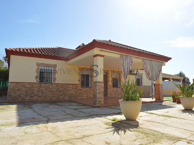 Chalet en venta en Carmona, Andalucía
