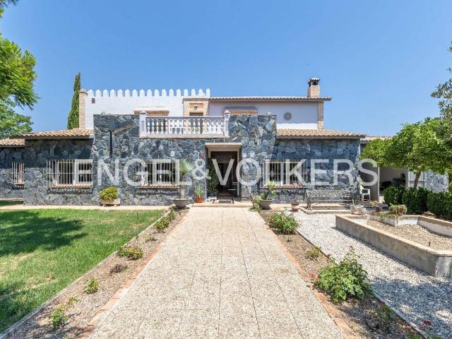 Chalet en venta en Carmona, Andalucía