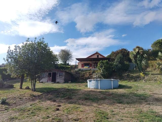 Chalet en venta en O Outeiro, Carral