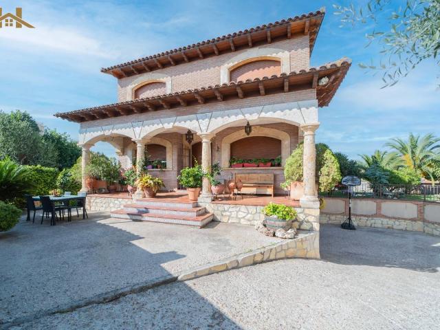 Villa en venta en Carranque
