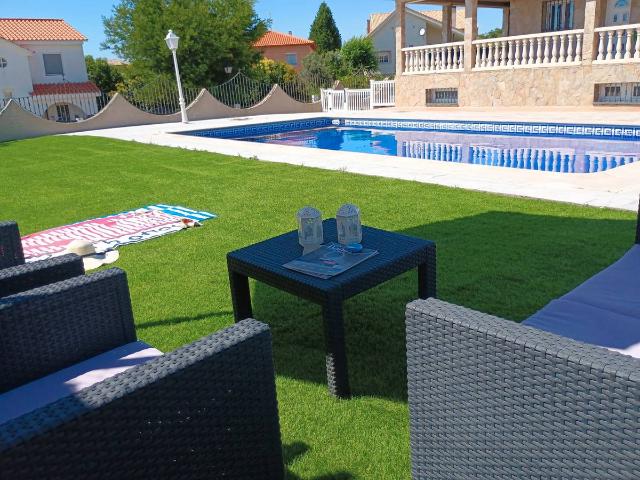 Villa en venta en Carranque