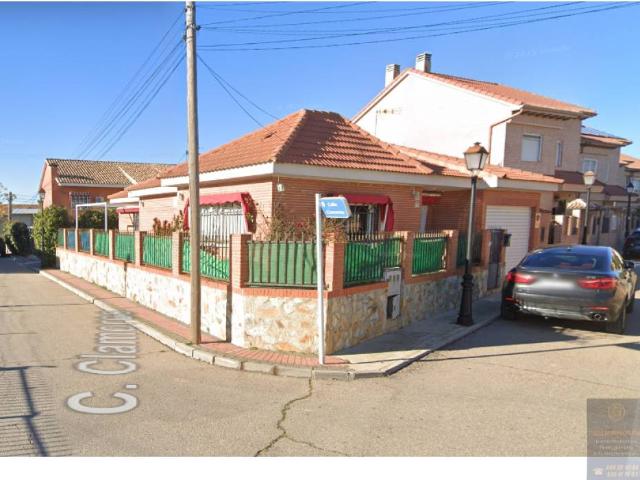 Villa en venta en Casarrubios Del Monte