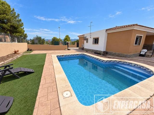 Chalet en venta en Llíria, València / Valencia