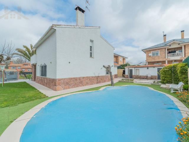 Villa en venta en Arroyomolinos