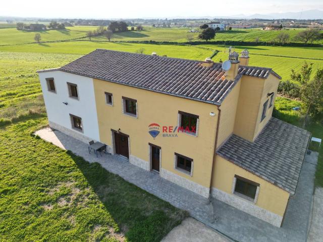 Villa en venta en Cassà De La Selva