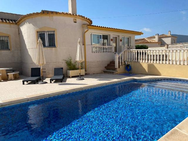 Villa en venta en Castalla