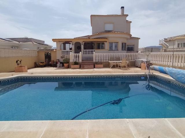 Villa en venta en Castalla