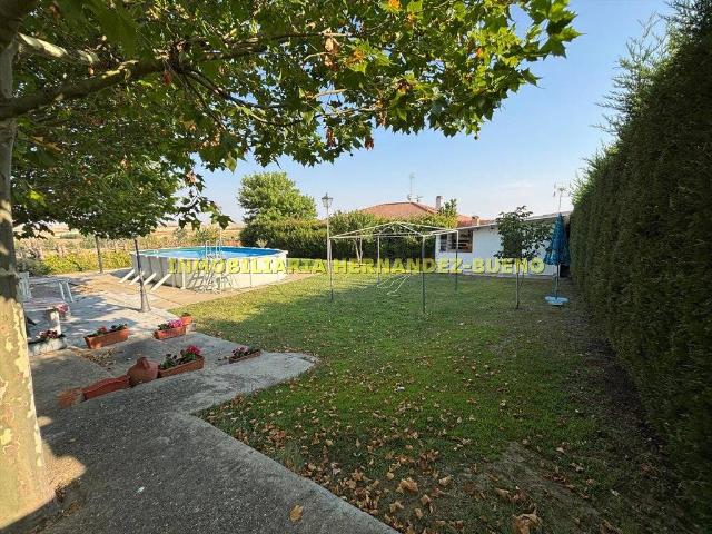 Villa en venta en Castellanos De Villiquera, Urbanización Altozano