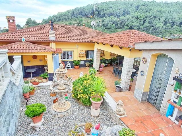 Villa en venta en Castellet I La Gornal, el Poblenou