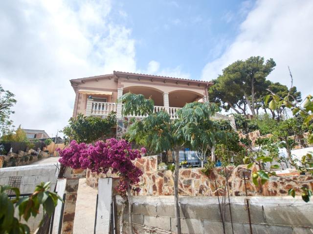 Villa en venta en Castellet I La Gornal, el Poblenou