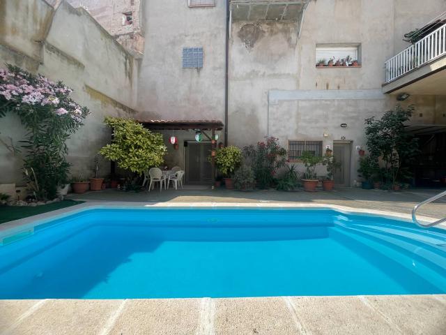 Villa en venta en Castelló De Farfanya