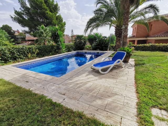 Villa en venta en Castellvell Del Camp