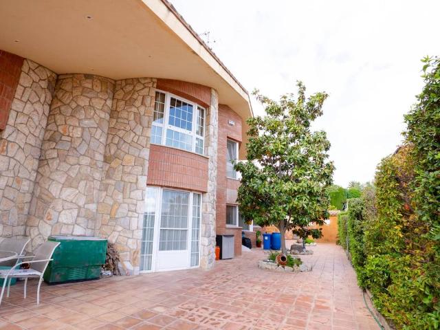 Villa en venta en Castellvell Del Camp