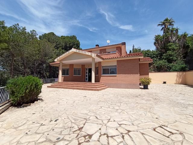 Villa en venta en Castellvell Del Camp