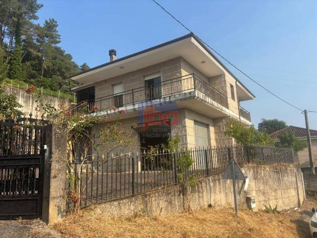 Villa en venta en Castrelo De Miño