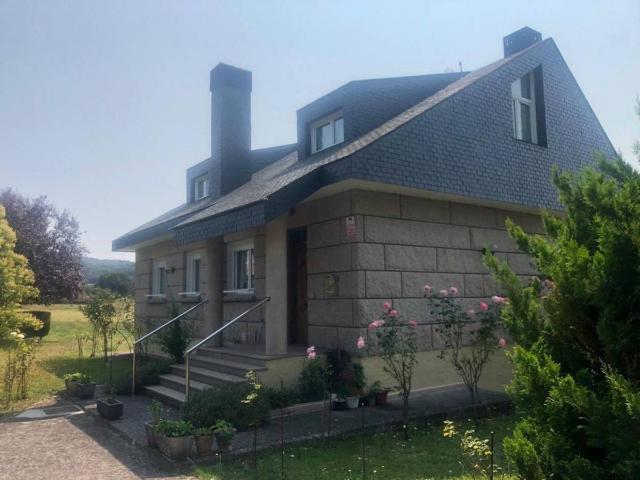 Villa en venta en Castro Caldelas