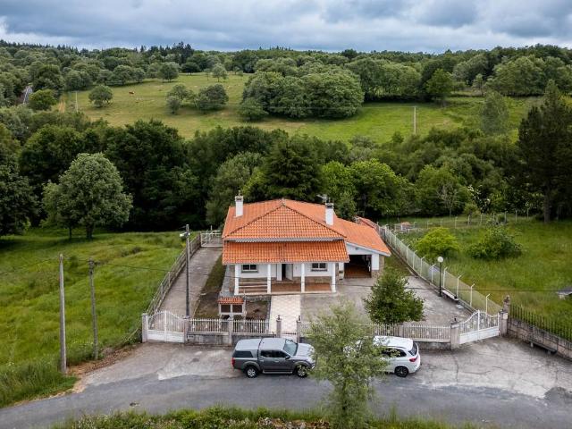 Villa en venta en Castro Caldelas