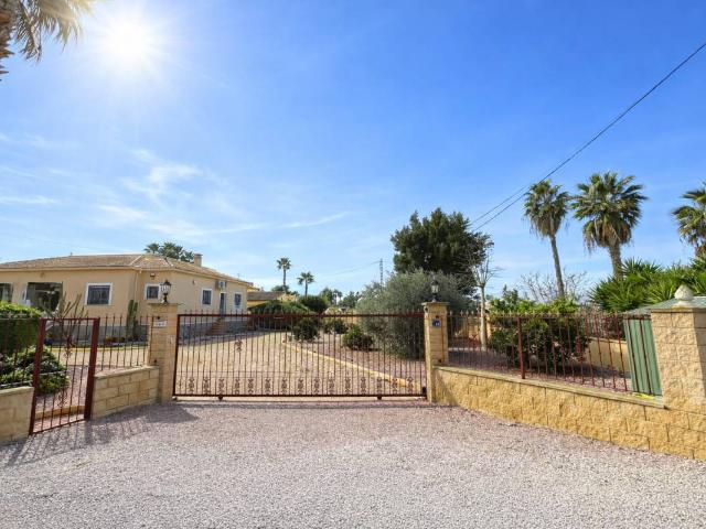 Chalet en venta en Catral, Valencia