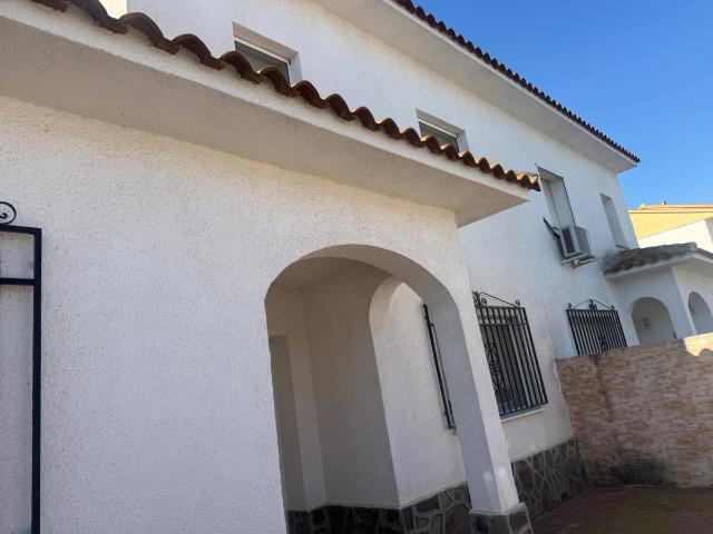Chalet en venta en Cedillo Del Condado, Castilla-La Mancha
