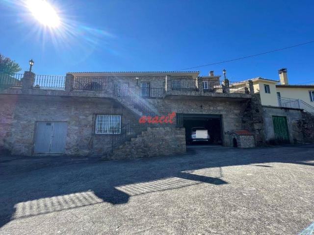 Villa en venta en Celanova, As Lobeiras