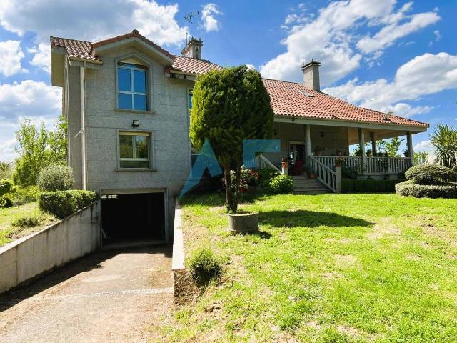Villa en venta en Celanova, As Lobeiras