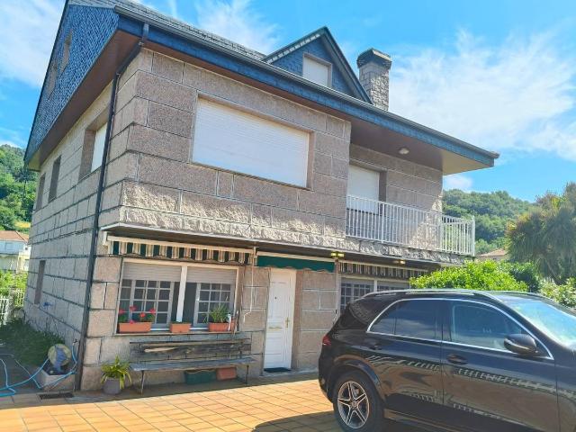 Villa en venta en Celanova, As Lobeiras
