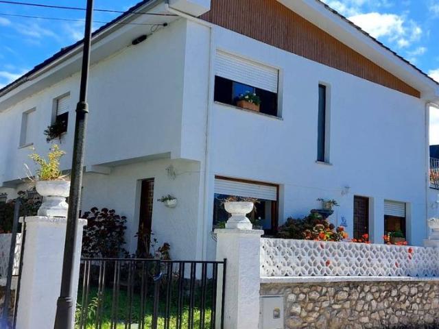 Chalet en venta en Cue, Llanes